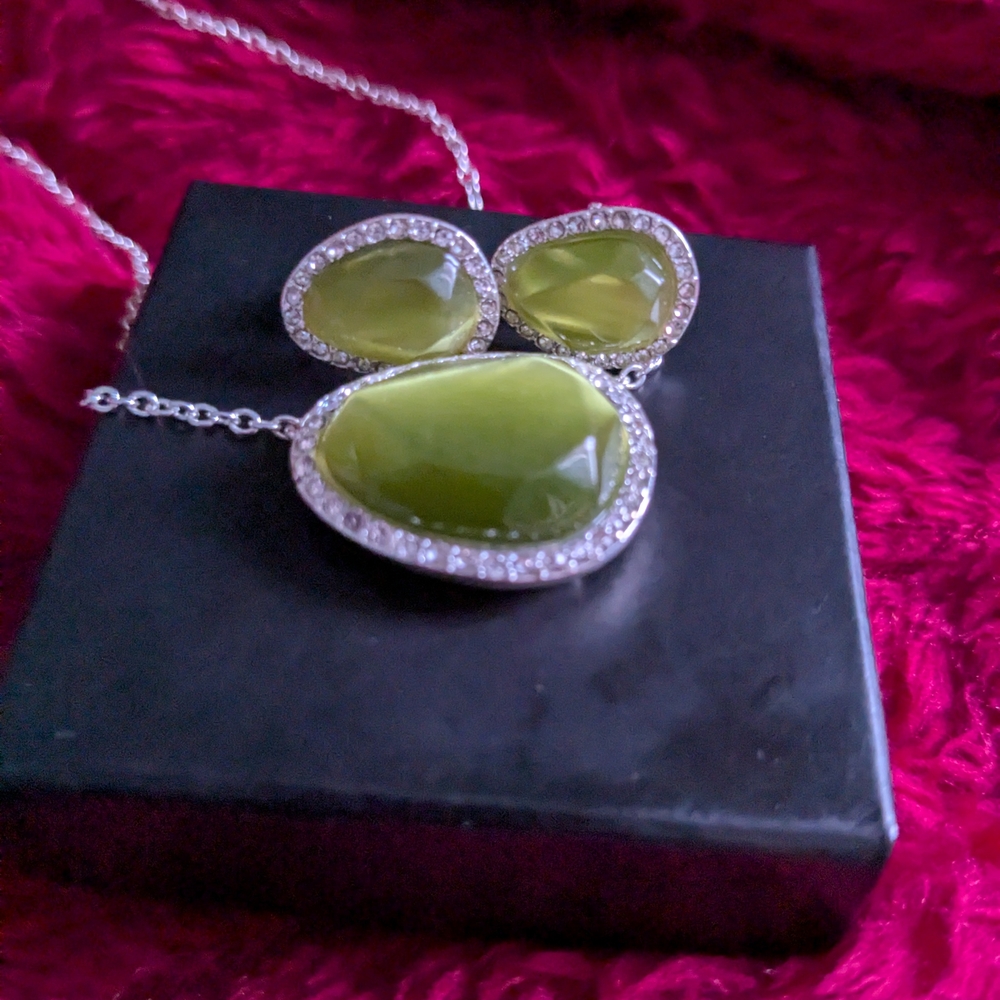 Elegant Green Stone Jewelry Set